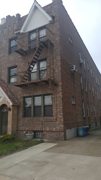 8151 Woodhaven Blvd in Glendale, NY - Building Photo - Building Photo