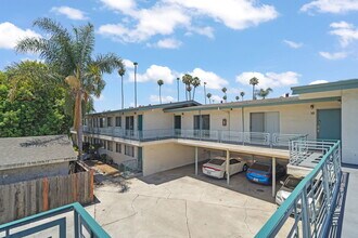 633 E. 99th St. in Inglewood, CA - Foto de edificio - Building Photo