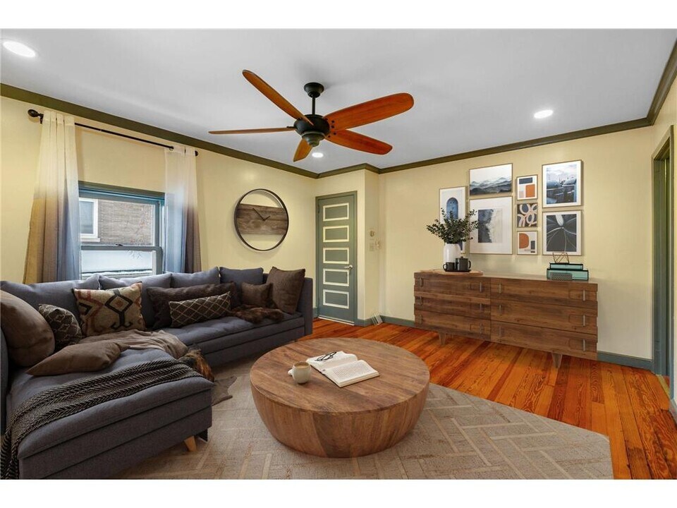 2302 1/2 Blaisdell Ave in Minneapolis, MN - Building Photo