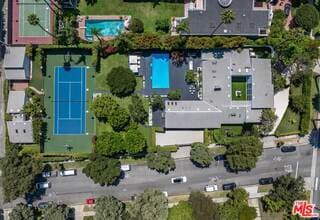 property at 624 N Beverly Dr