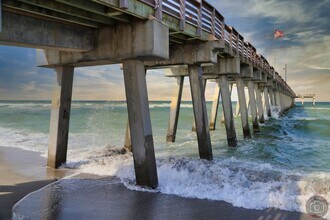 713 W Venice Ave in Venice, FL - Building Photo - Building Photo