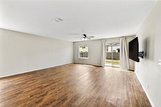 6813 Sabrina Dr in Austin, TX - Foto de edificio - Building Photo