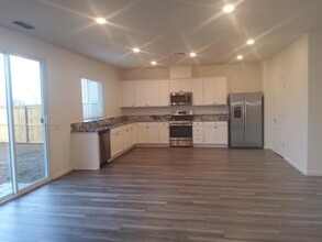 1312 Callison Way in Plumas Lake, CA - Building Photo - Building Photo