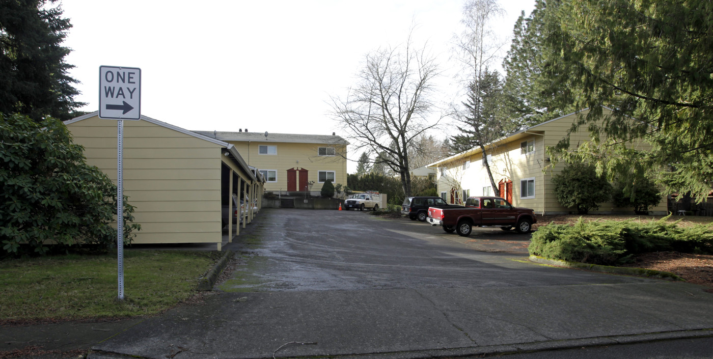 Mckenzie Townhomes in Tigard, OR - Building Photo