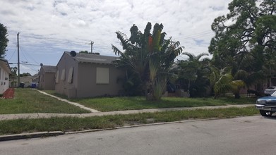 2028 Funston St in Hollywood, FL - Building Photo - Building Photo