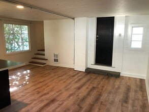 1287 W Broadway in Eugene, OR - Building Photo - Building Photo