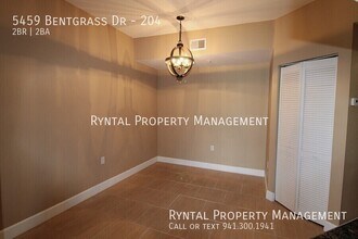 5459 Bentgrass Dr in Sarasota, FL - Building Photo - Building Photo