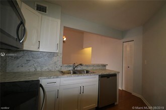 10229 NW 9th St Cir-Unit -Apt 207 in Miami, FL - Building Photo - Building Photo