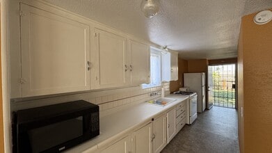 247 Park View Ave in Porterville, CA - Building Photo - Building Photo
