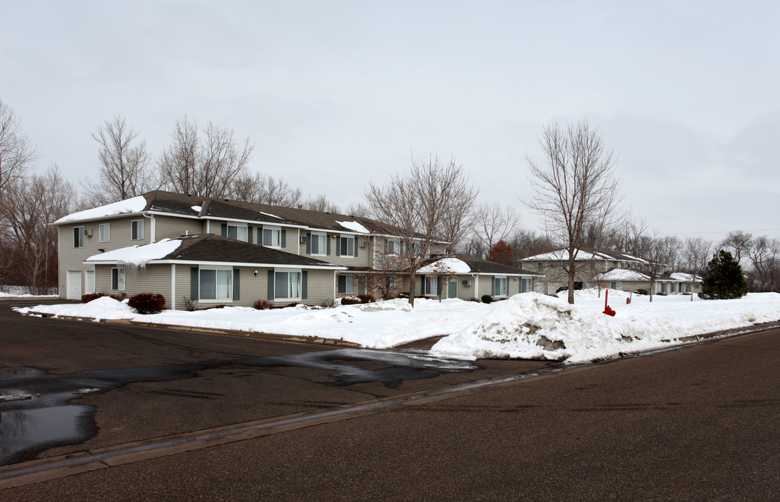 Raven Court Townhomes in Minneapolis, MN - Foto de edificio