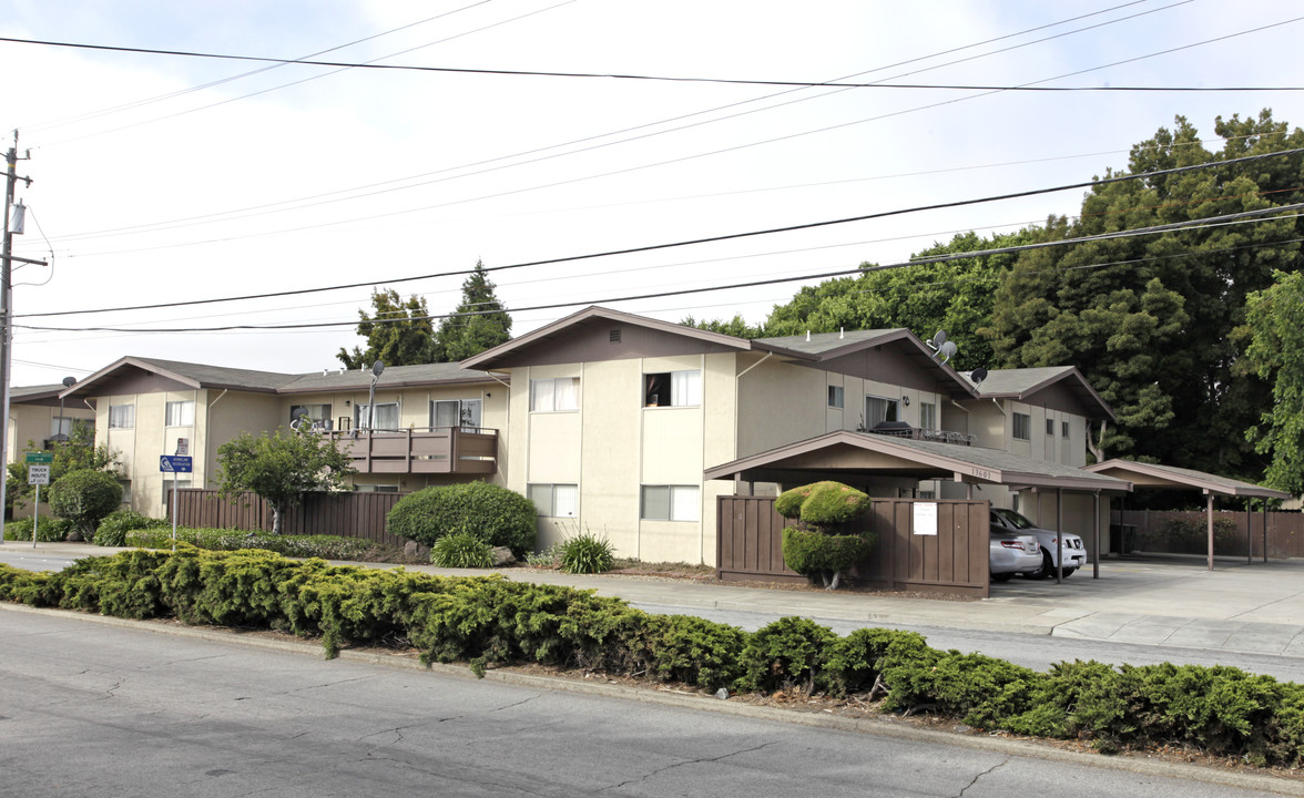 13601 Doolittle Dr in San Leandro, CA - Building Photo