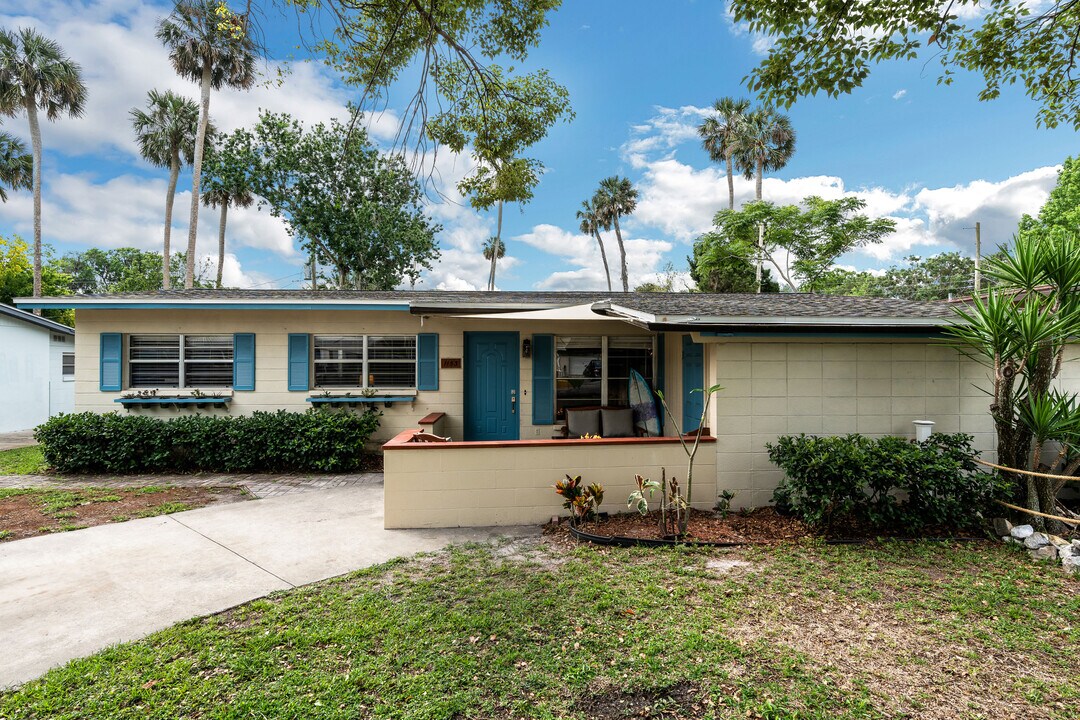 1153 Bradenton Rd in Daytona Beach, FL - Foto de edificio