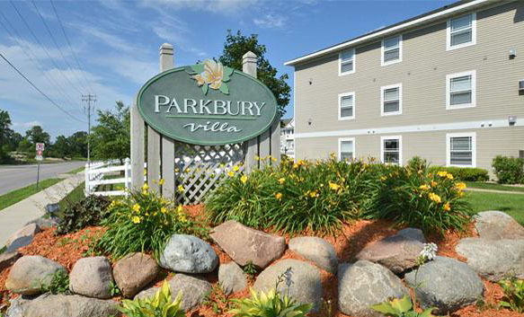 Parkbury Villa in Waite Park, MN - Foto de edificio - Building Photo