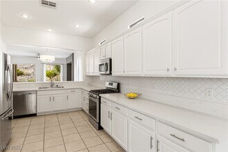 29 Gladewater Dr in Henderson, NV - Building Photo - Building Photo