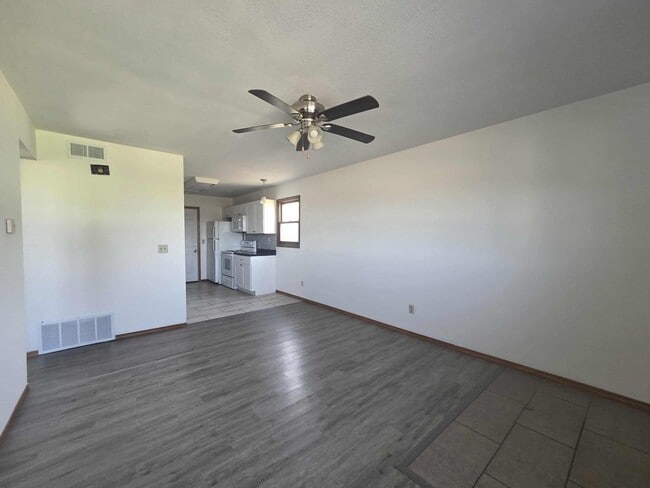 1013 W 14th St in Junction City, KS - Building Photo - Building Photo