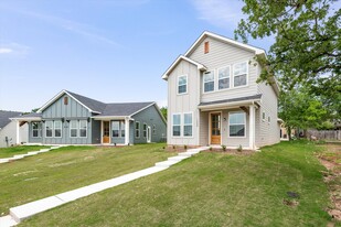 1209 Chestnut Ct in Bridgeport, TX - Building Photo