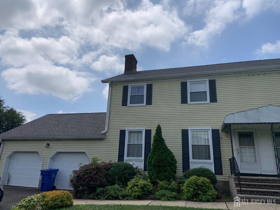 207 Manning Ave in South Plainfield, NJ - Building Photo