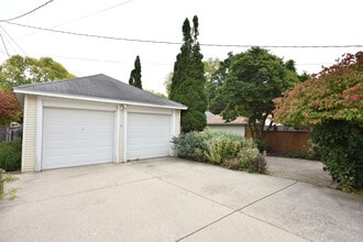 5706 N Bay Ridge Ave, Unit Upper Unit in Milwaukee, WI - Building Photo - Building Photo