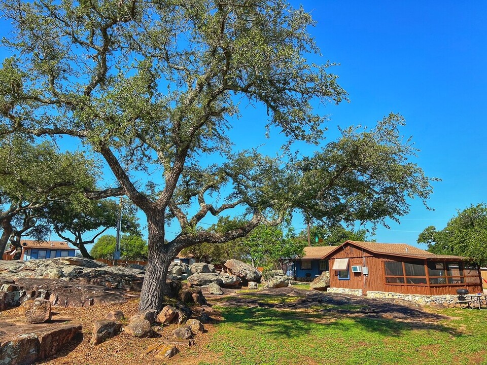 Cedar Lodge in Buchanan Dam, TX - Building Photo