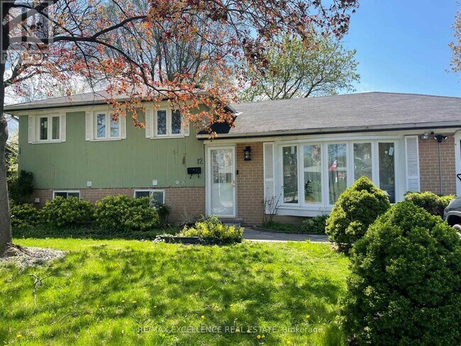 12 Vanderbrent Crescent in Toronto, ON - Building Photo - Building Photo