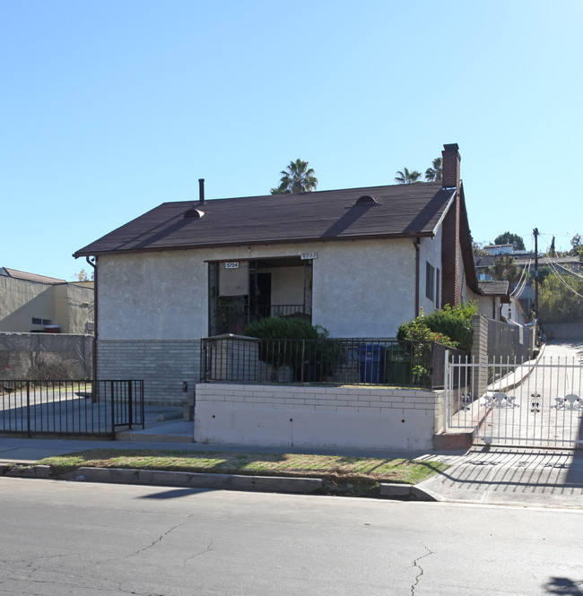 5722-5724 Aldama St in Los Angeles, CA - Foto de edificio - Building Photo