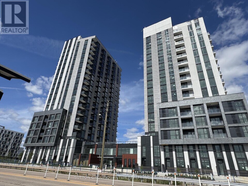 3071 Trafalgar Rd in Oakville, ON - Building Photo