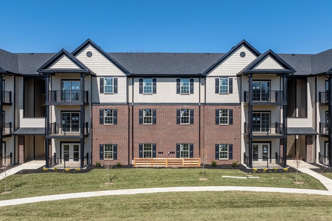 Thornton Hall in Reynoldsburg, OH - Foto de edificio - Building Photo