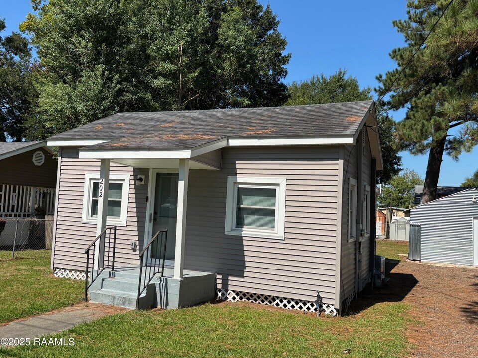 202 Adelma St in Lafayette, LA - Building Photo