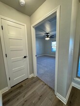 327 Rock Holw Rd in Harrah, OK - Foto de edificio - Building Photo
