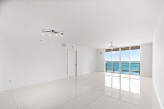 2650 Lake Shore Dr, Unit 1005 in Riviera Beach, FL - Building Photo - Building Photo