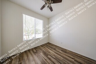 18063 W Soft Wind Dr in Surprise, AZ - Foto de edificio - Building Photo