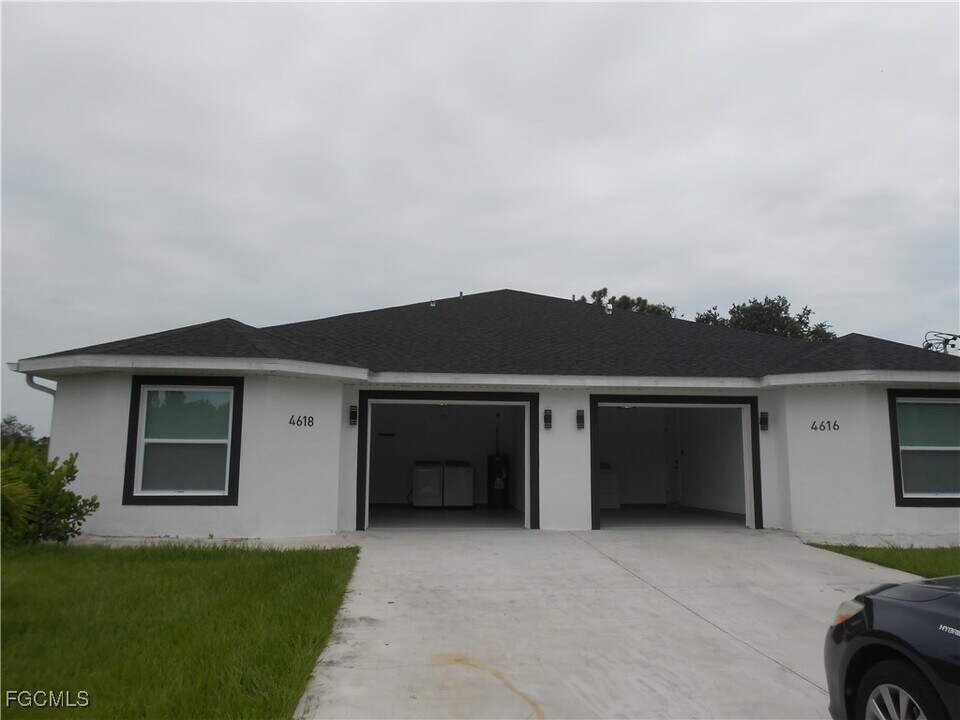 4618 15th St SW in Lehigh Acres, FL - Building Photo