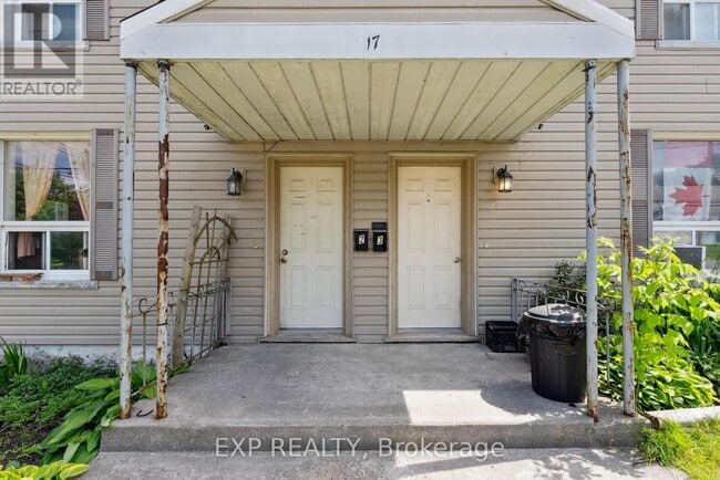 17 Spring St in Quinte West, ON - Building Photo - Building Photo