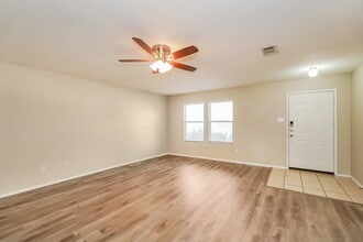 541 Magdalen Ave, Unit 7015 in Crowley, TX - Foto de edificio - Building Photo