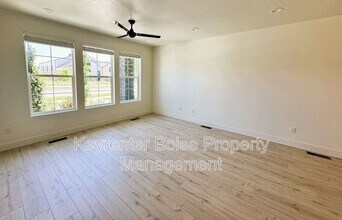 1337 N Webb Wy in Meridian, ID - Building Photo - Building Photo