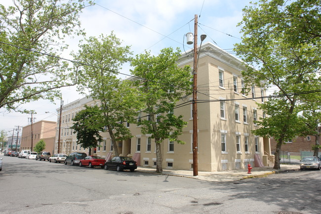 164 Broad St in Perth Amboy, NJ - Building Photo - Building Photo