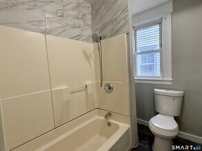 585 Winchester Ave in New Haven, CT - Building Photo - Building Photo