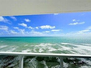 2751 S Ocean Dr in Hollywood, FL - Foto de edificio - Building Photo