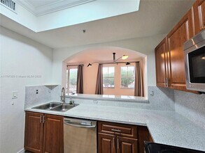 8858 W Flagler St in Miami, FL - Building Photo - Building Photo
