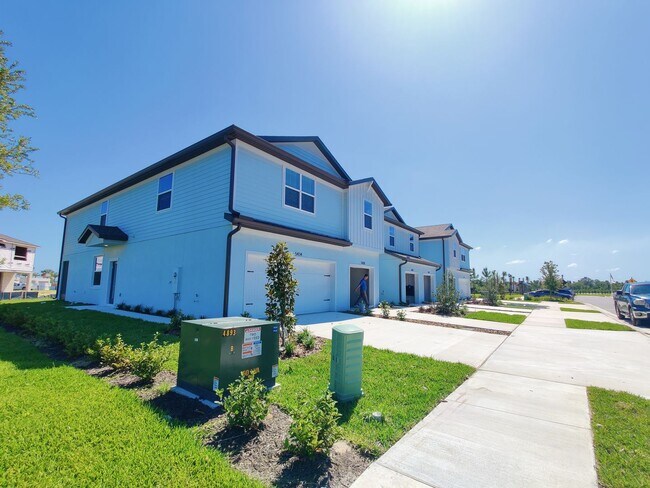 5434 Elmview Xing in Wesley Chapel, FL - Building Photo - Building Photo