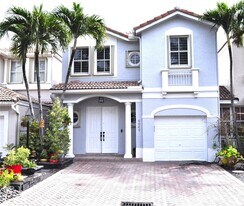 4849 NW 108th Path in Doral, FL - Building Photo