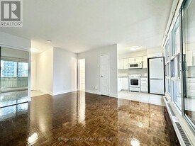 33 Isabella St in Toronto, ON - Building Photo