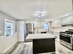 126 Seabreeze Ave in Middletown, NJ - Building Photo - Building Photo