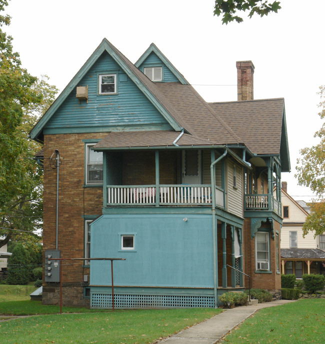 110 Mccarty St in Muncy, PA - Foto de edificio - Building Photo