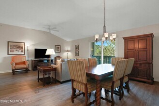 965 Registry Blvd in St. Augustine, FL - Foto de edificio - Building Photo