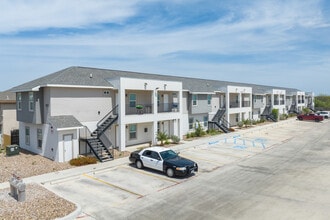 Emerald Valley Apartments in Laredo, TX - Building Photo - Building Photo