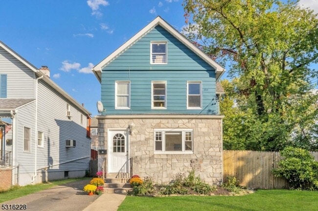 36 Spring St in Bloomfield, NJ - Building Photo - Building Photo