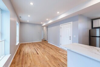 1016 W Ainslie St, Unit 2 in Chicago, IL - Building Photo - Building Photo