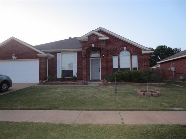 225 Quail Meadows Ln in Arlington, TX - Building Photo