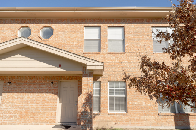 300 Veterans Dr in Kyle, TX - Building Photo - Building Photo